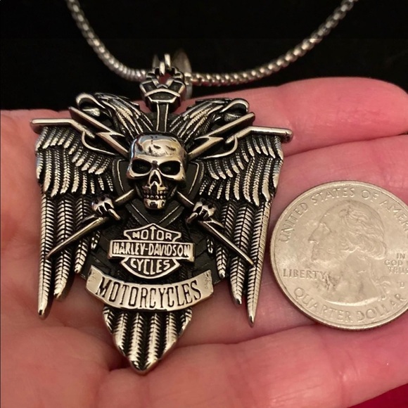 Limited! HD Men’s Necklace - Picture 2 of 4